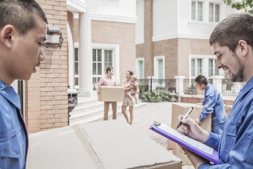 Removal van and moving team serving homes in Streatham